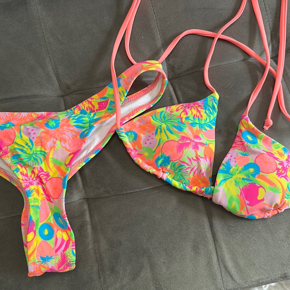 Brand new never worn White Fox bikini medium bottom xs top